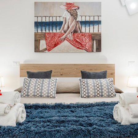 Donna Teresa Central & Cozy Apartment Taranto Exteriör bild